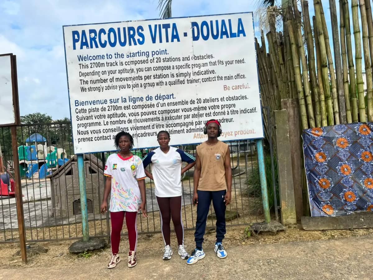 Le parcours, autour. Nous, au milieu.