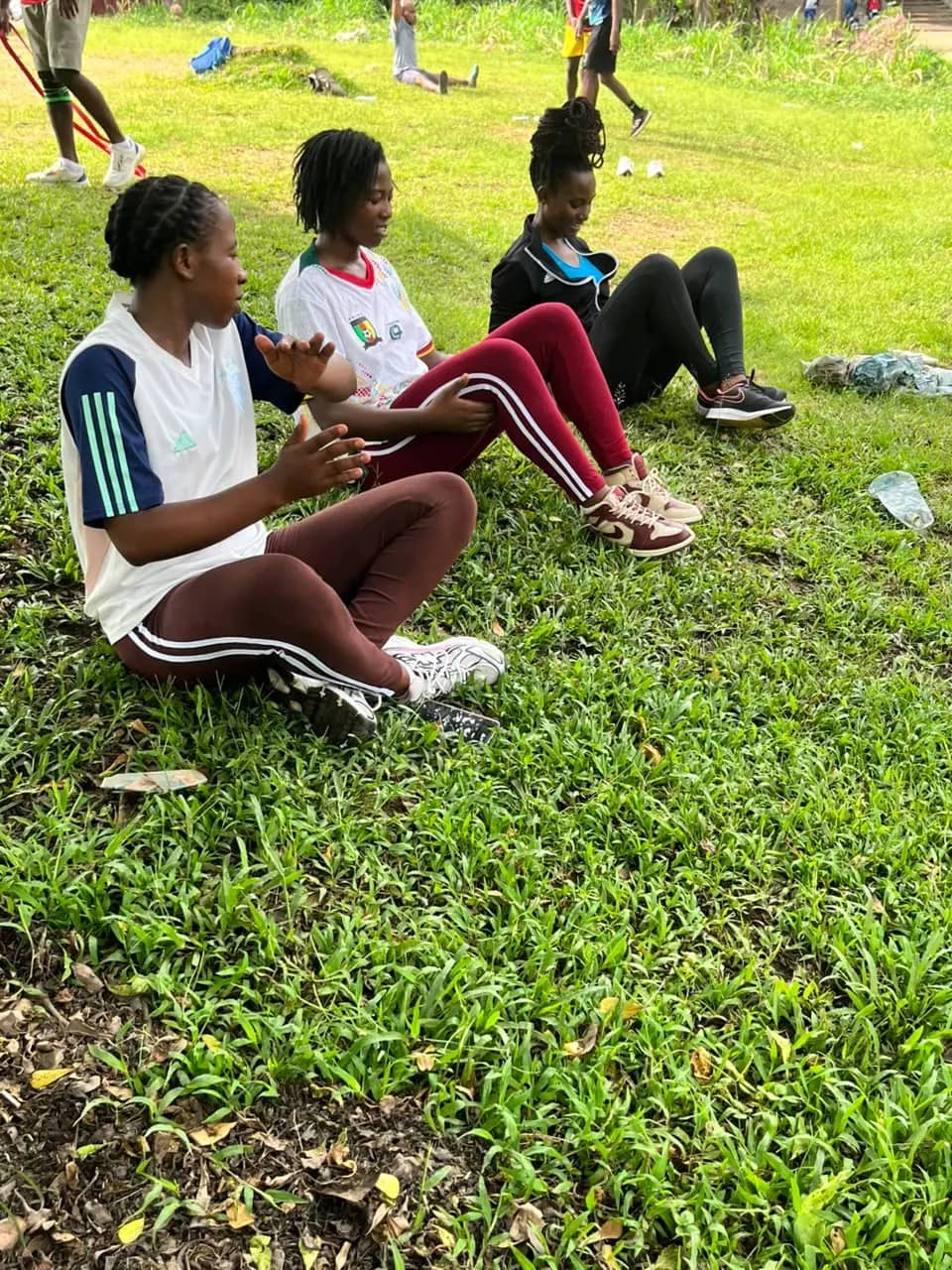 Assis dans l’herbe. On compte les reps.